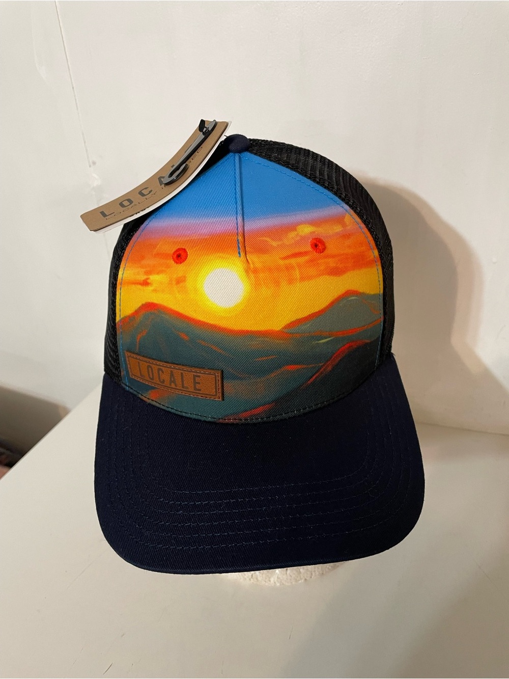 Locale Hat NWT